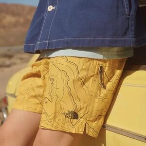 THE NORTH FACE Belted Swim Trunks Shorts Yellow & Black Topography Print Men's M
